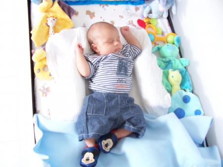 La sieste de l'après-midi... la meilleure ! Comme ça Maman peut être tranquille un peu...