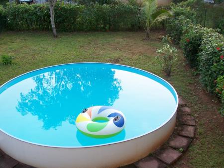 La piscine... je la vois de ma chambre mais pour l'instant je ne peux pas me baigner...